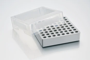 艾本德儲存盒 8 × 8, 可放置 64  個試管， 1  –  2  mL，3  件，高 53  mm，2  英寸，聚丙烯材料，可耐受最低 -86  °C，可高溫高壓滅菌，帶蓋子并具有數(shù)字字母標(biāo)識